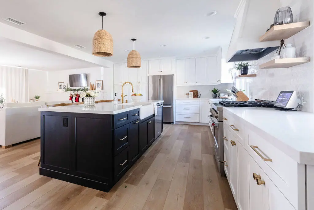General Contractor Round Rock offering expert kitchen and bath remodeling for customized designs and functionality.