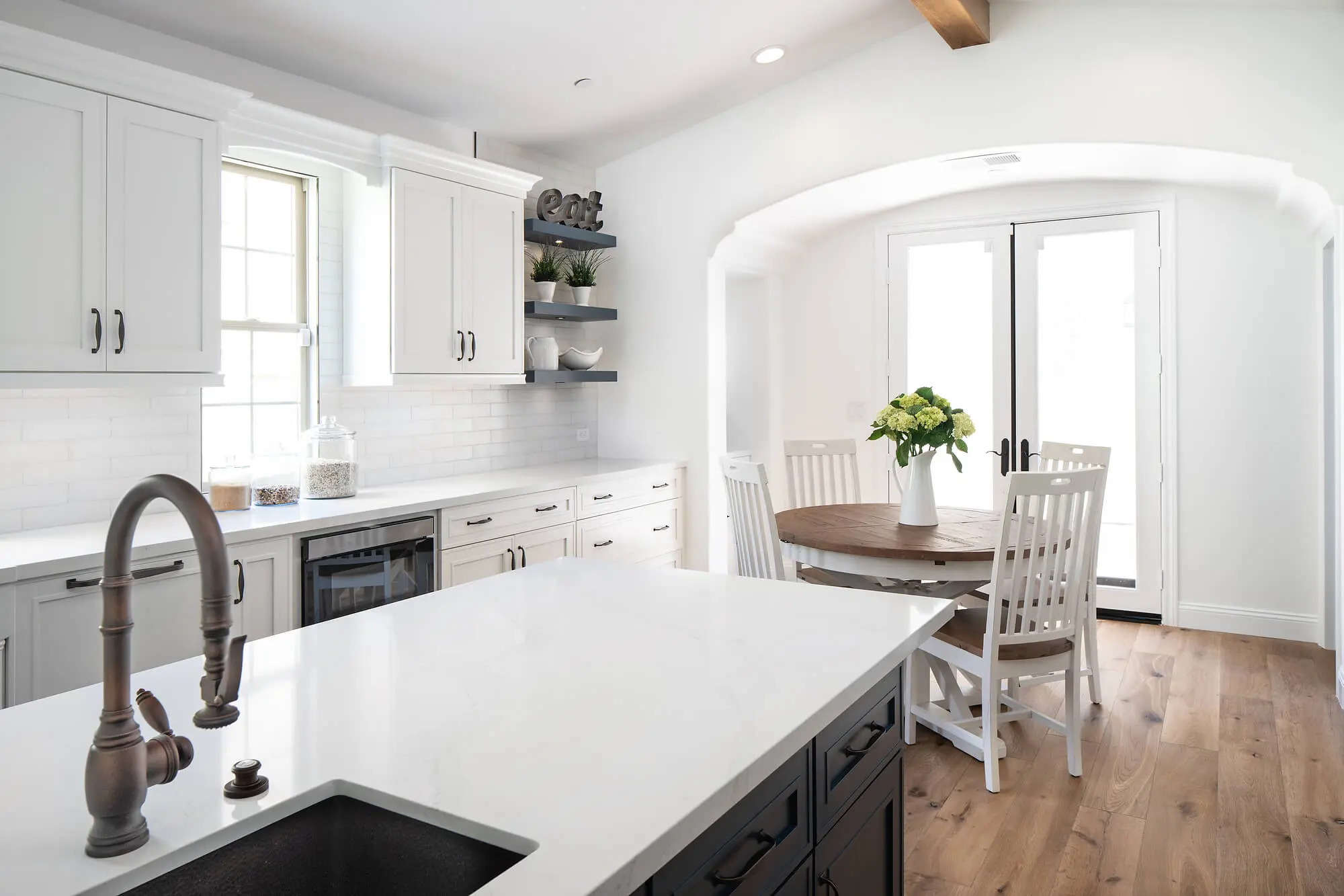General Contractor Cedar Park delivering modern kitchen remodeling with custom cabinetry and premium finishes.