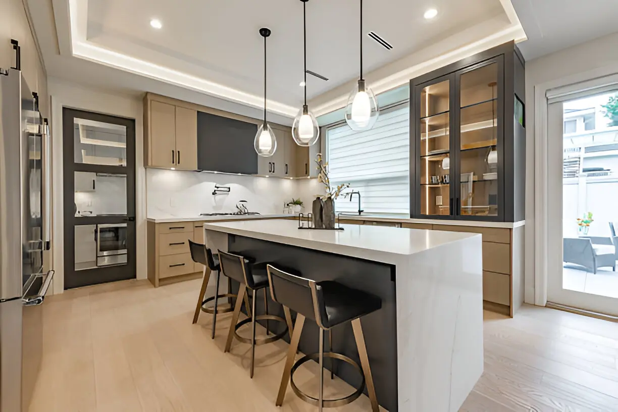 General Contractor Cedar Creek providing modern kitchen remodeling with custom cabinetry and premium countertops